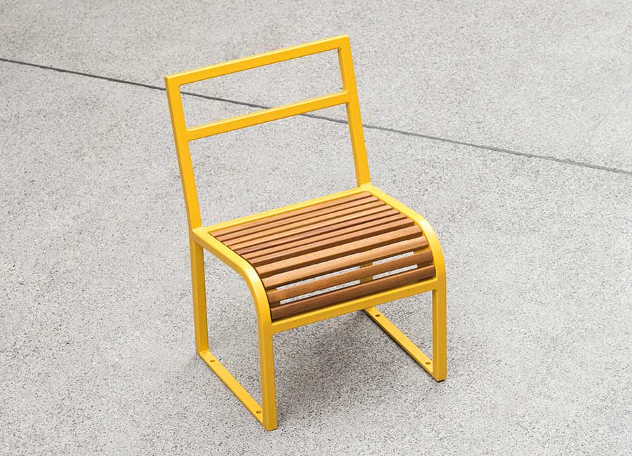 Chaise ANTIBES BOIS conçu et fabriqué par Aréa mobilier urbain